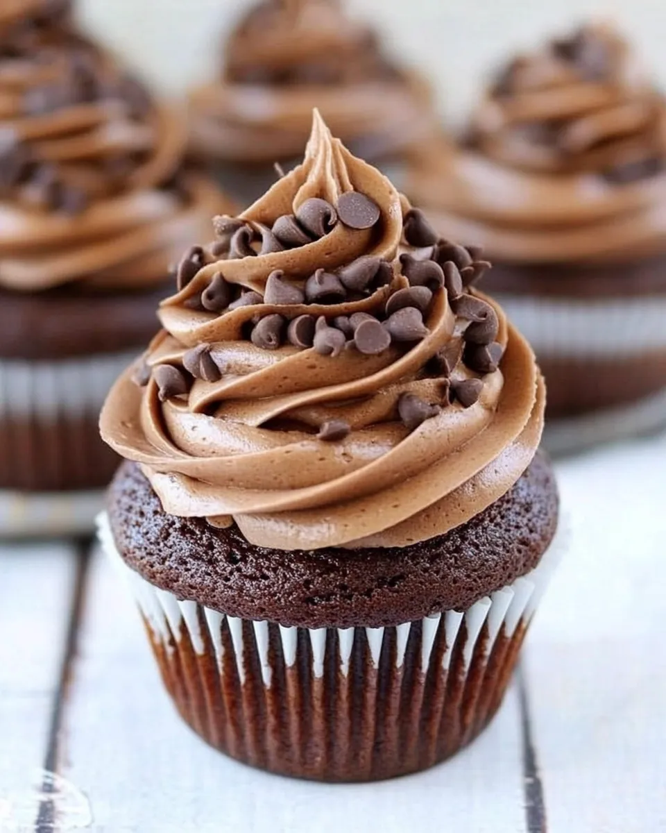 Easy Ultimate Chocolate Cupcakes picture